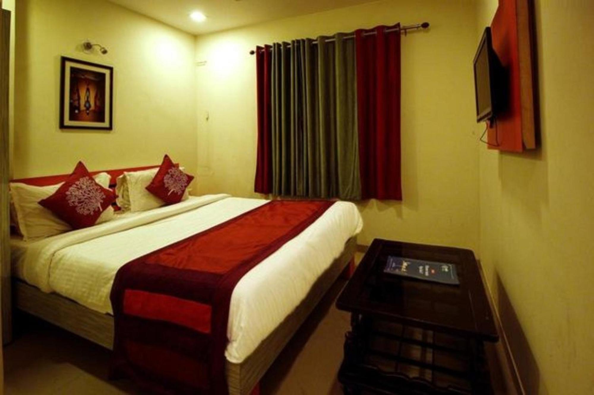 Hotel Royal Apple Ahmedabad Exterior photo